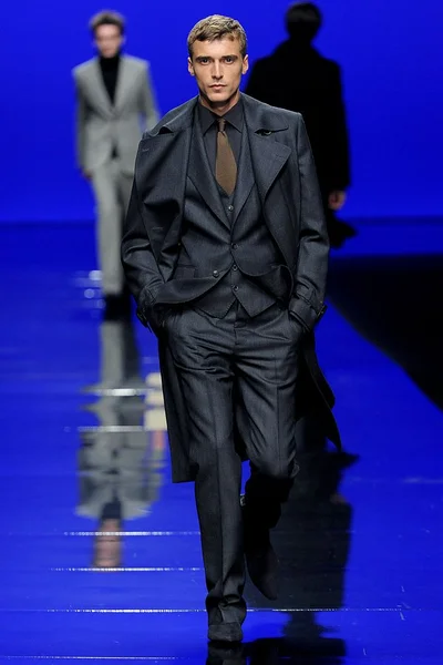 Look 30